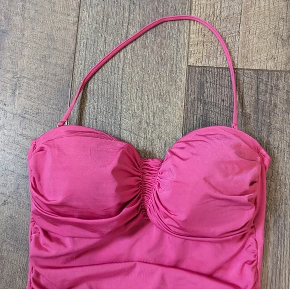 La‎ Blanca Ruched One Piece Swimsuit - Picture 3 of 9